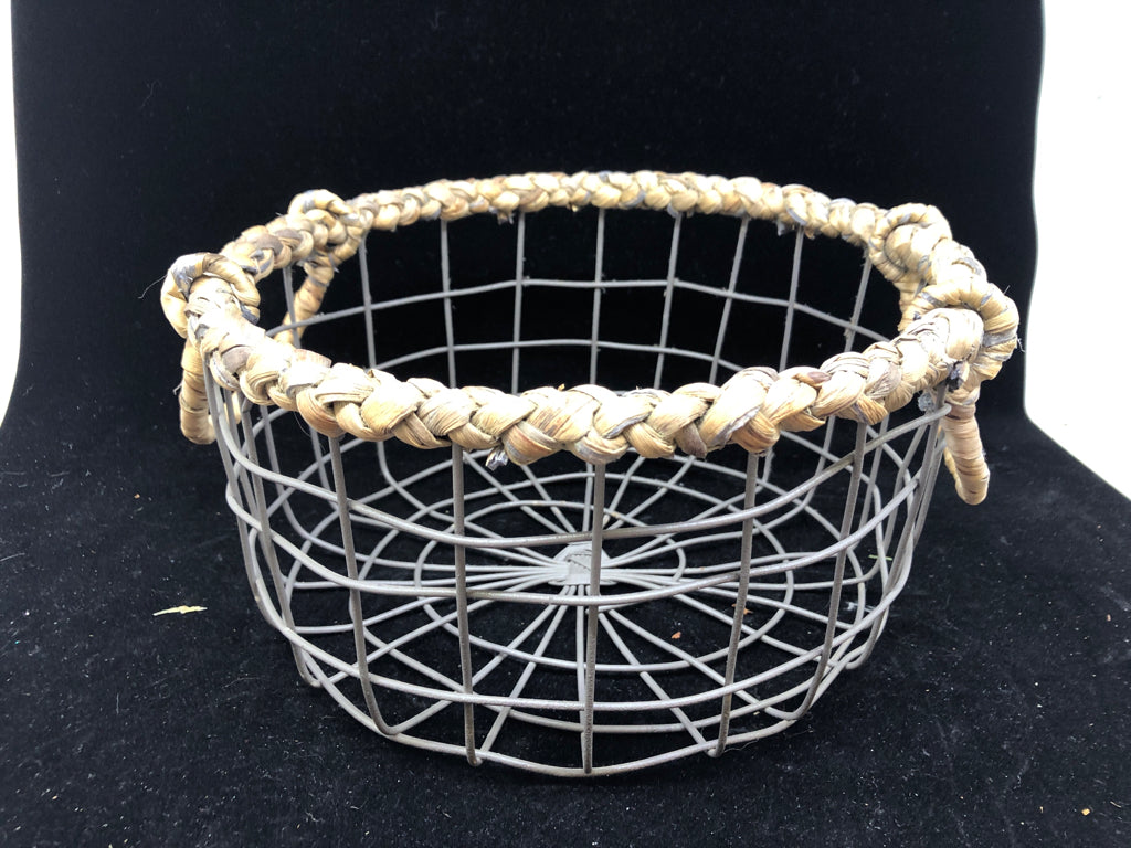 METAL ROUND BASKET W WOVEN HANDLES AND RIM.