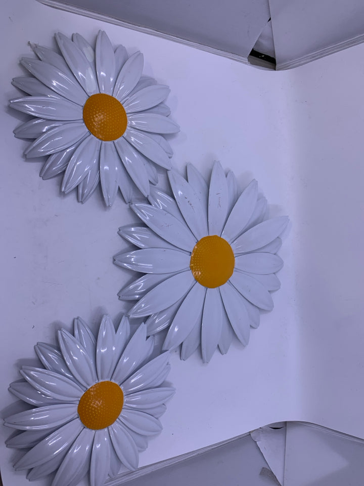 3 METAL DAISY FLOWERS 3D.