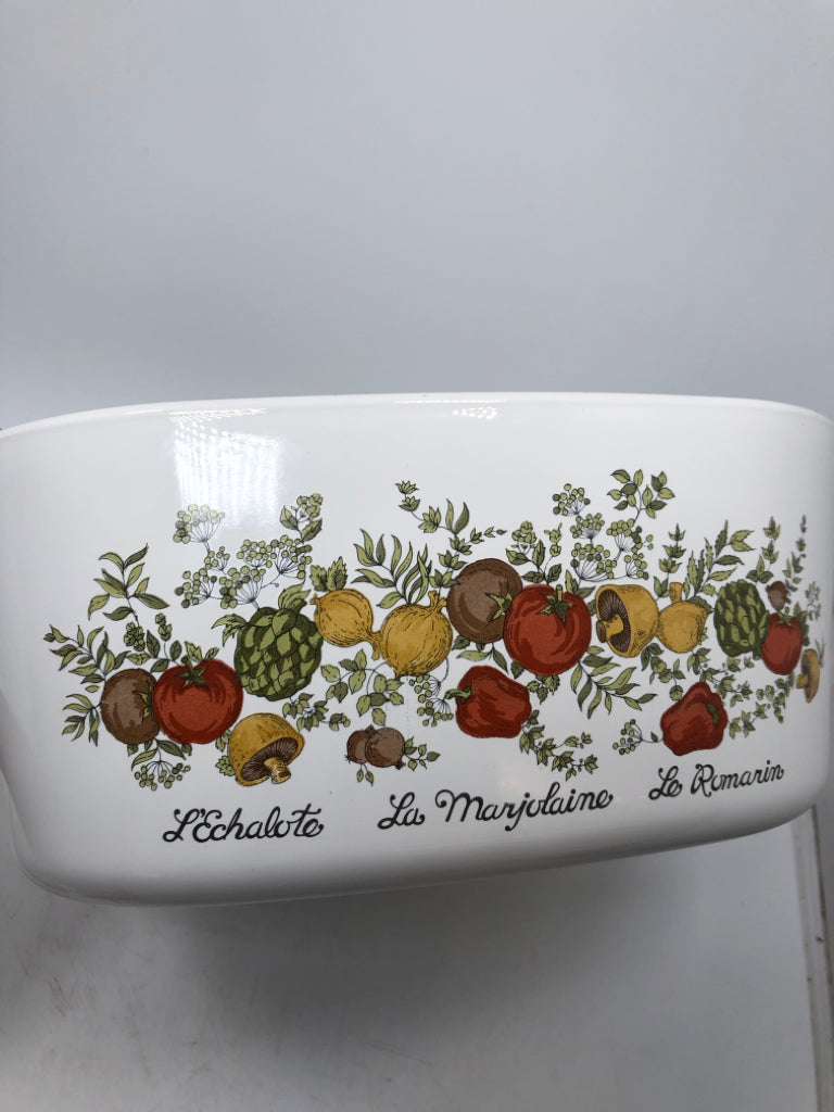 LARGE CASSEROLE DISH W/LID.
