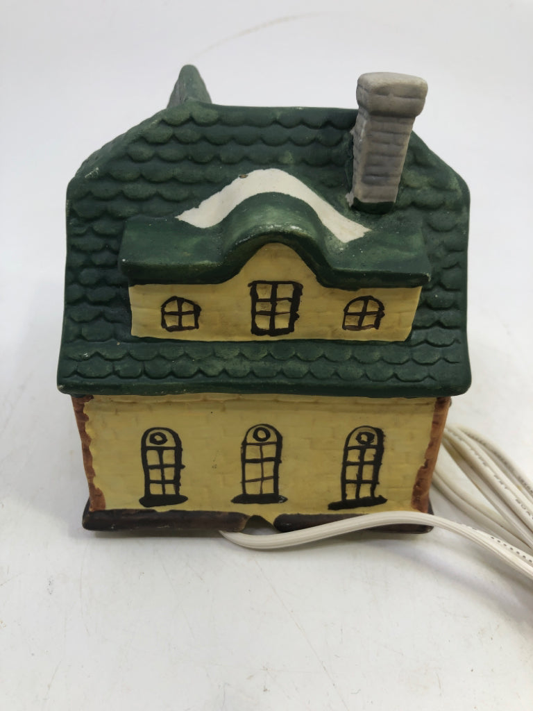 CERAMIC VILLAGE HOME "FRIENDS" GREEN ROOF.