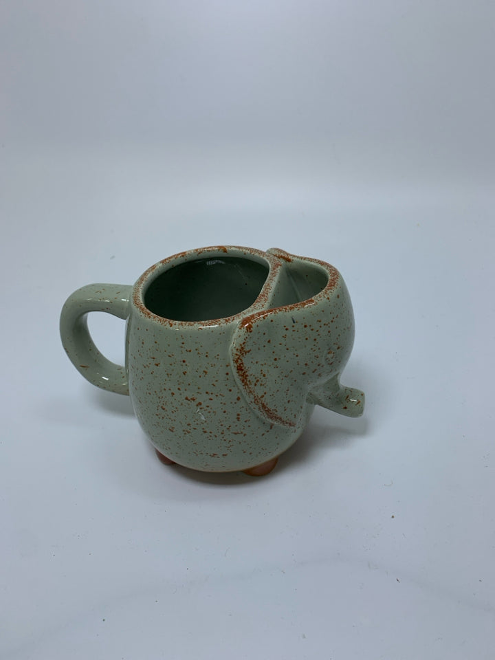 SPECKLED ELEPHANT MUG.