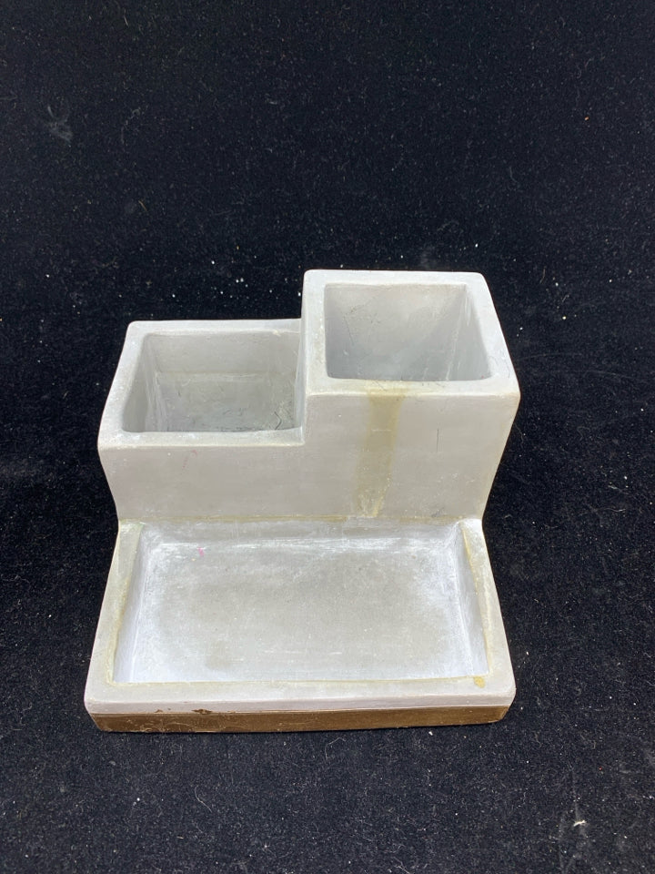 CEMENT DIVIDED BATHROOM ORGANIZER.