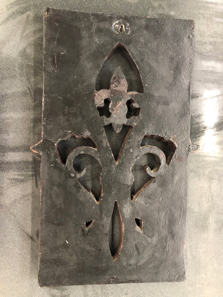 BROWN HEAVY FLEUR DE LIS WALL HANGING.