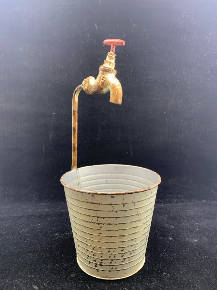 WHITE METAL RUSTIC BUCKET W SPOUT.