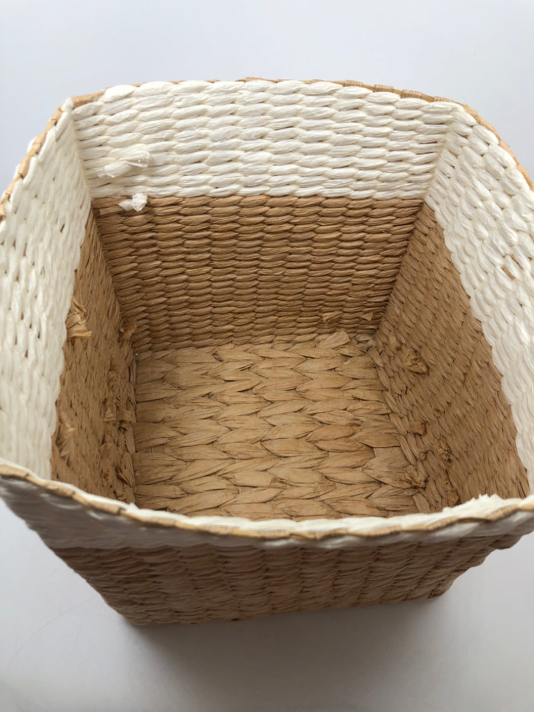 WHITE/TAN WOVEN BASKET.