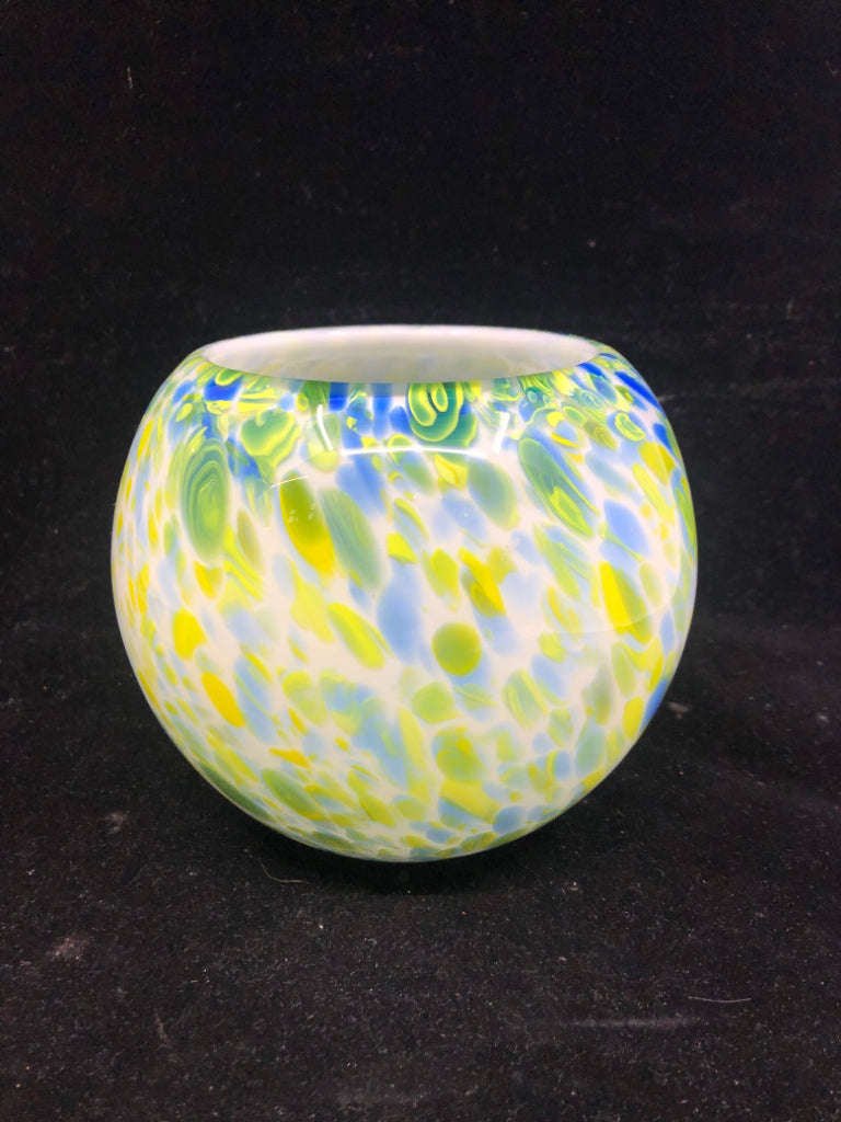 GREEN AND BLUE ROUND CANDLE HOLDER.