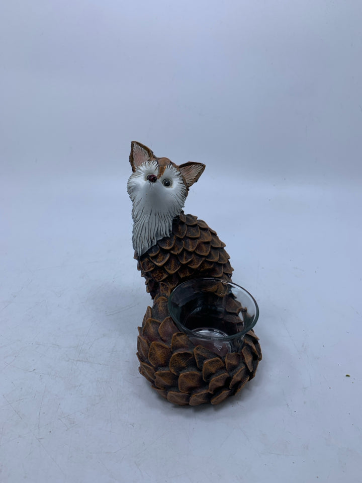 RESIN TEXTURED FOX TEA LIGHT HOLDER.