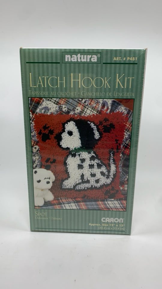 NIP DALMATIAN LATCH HOOK KIT.