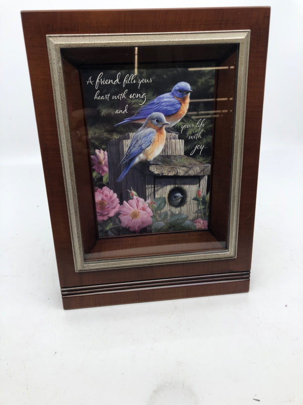 A FRIEND FILLS YOU BIRD MUSICAL FRAME.