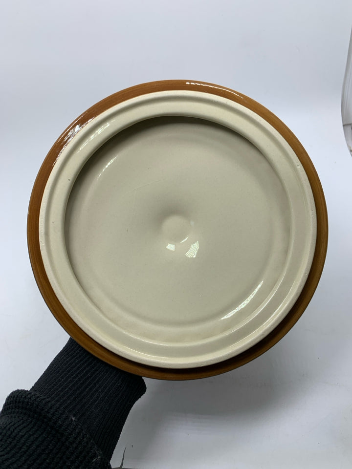 LIGHT BROWN SHALLOW RIBBED DISH W/ LID.