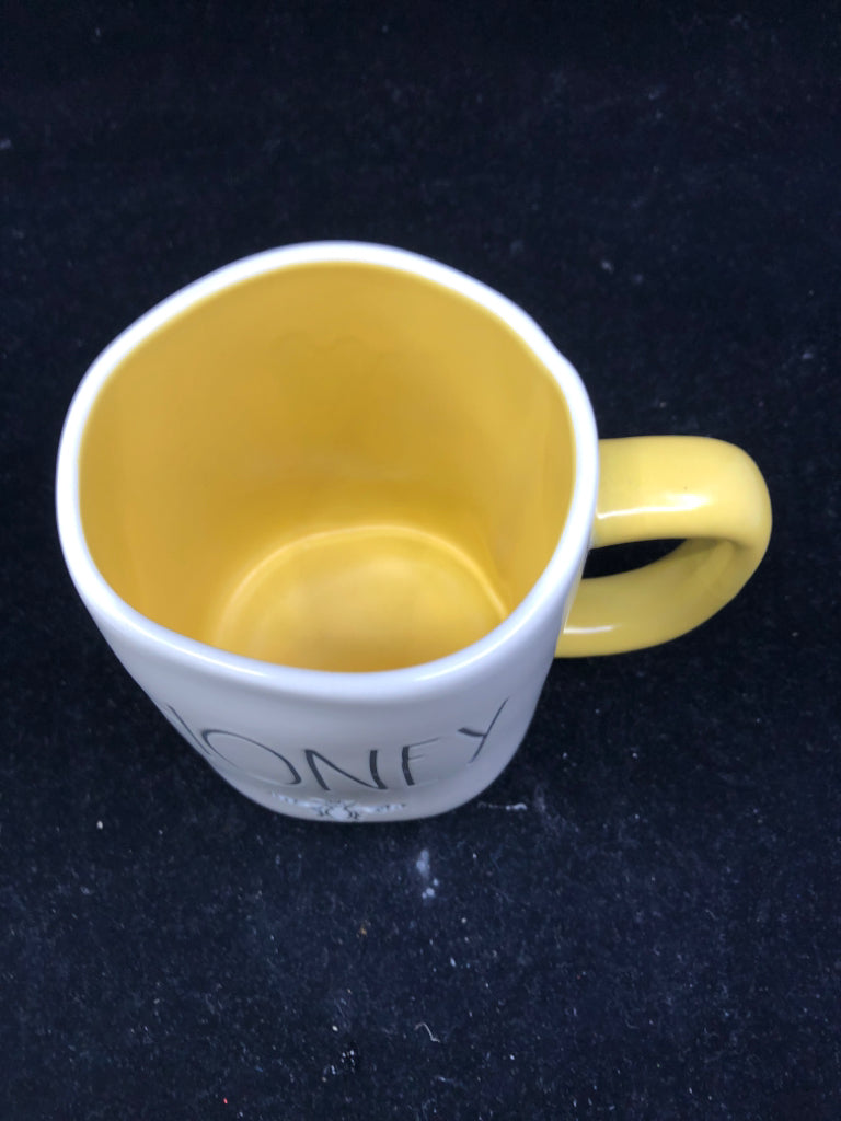 RAE DUNN HONEY BEE MUG.