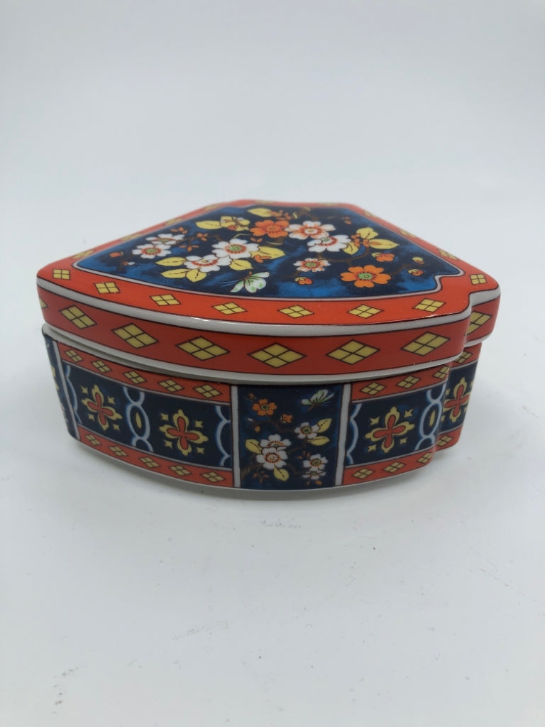 SMALL CORNER ASIAN STYLE TRINKET BOX.
