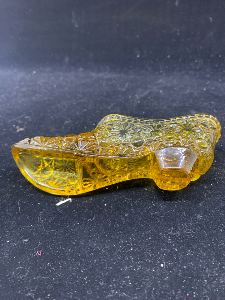 VTG AMBER GLASS STAR SHOE.