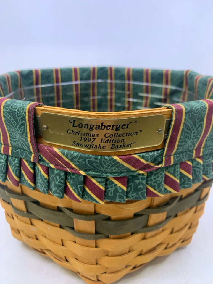 1997 CHRISTMAS ADDITION SNOWFLAKE BASKET W/ LINER & PROTECTOR HEXAGON.