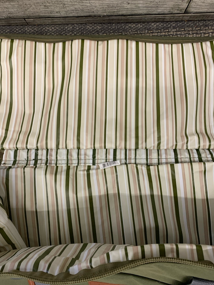 LARGE GREEN INSULATED BAG W/STRIPED INSIDE, LEATHER BOTTOM, OUTER POCKET & HANDL