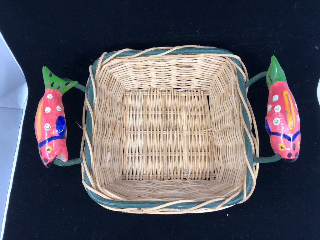 SQUARE BLONDE BASKET W/ GREEN TRIM CERAMIC SALMON HANDLES.