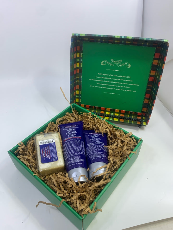 NEW KIEHLS MENS BATH SET.