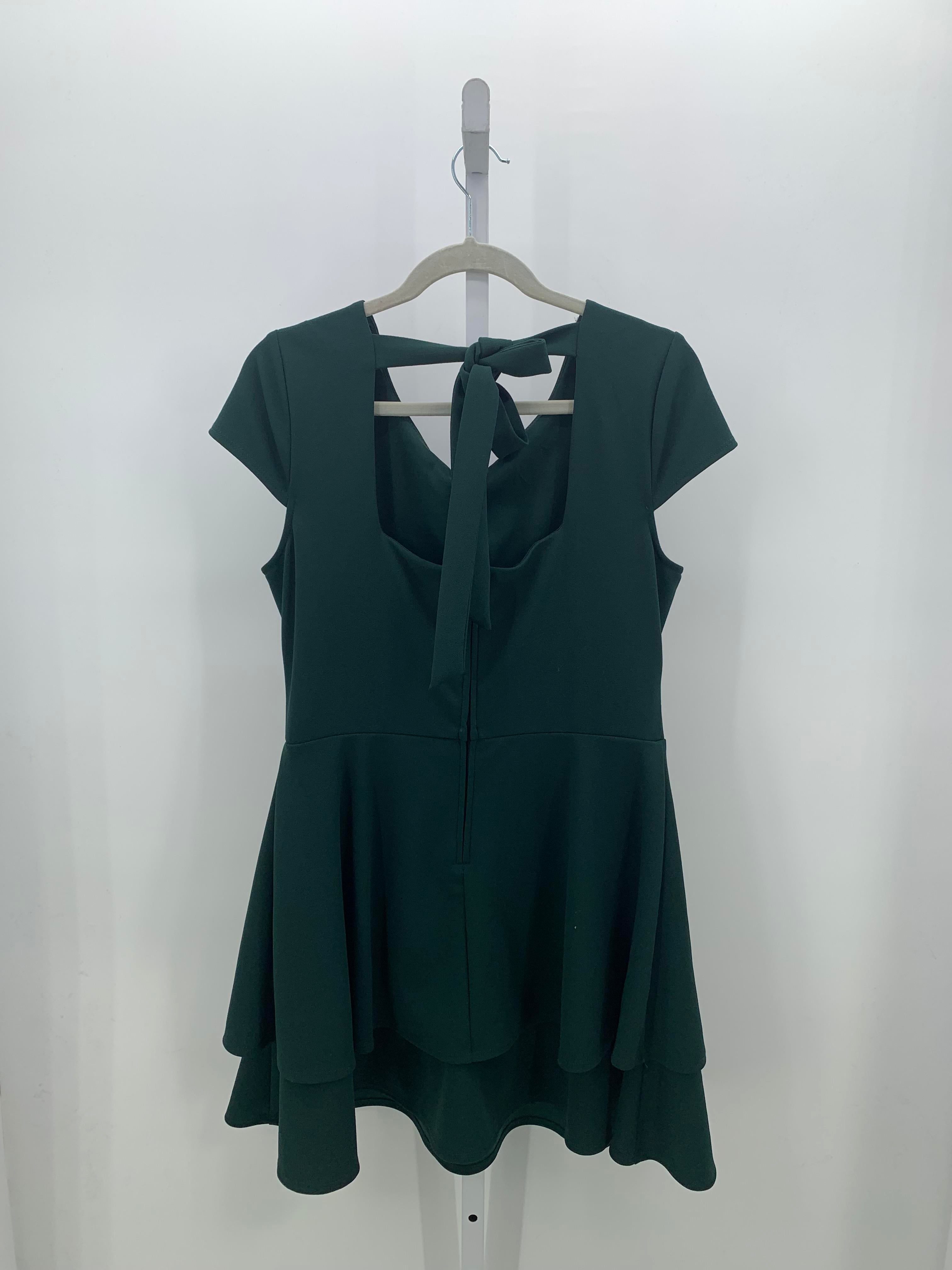 B. Darlin Size 13/14 Juniors Short Sleeve Dress