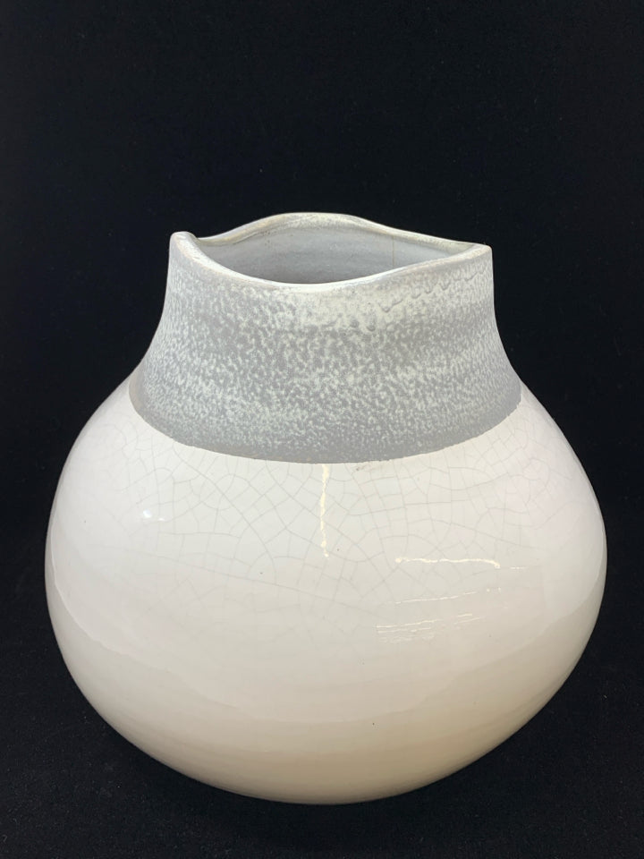 CREAM/GREY PORCELAIN VASE.