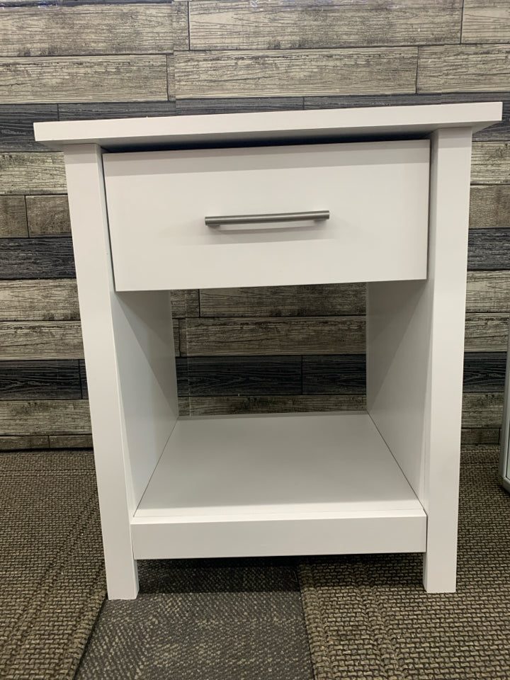 WHITE WOOD NIGHTSTAND W/DRAWER AND SHELF.