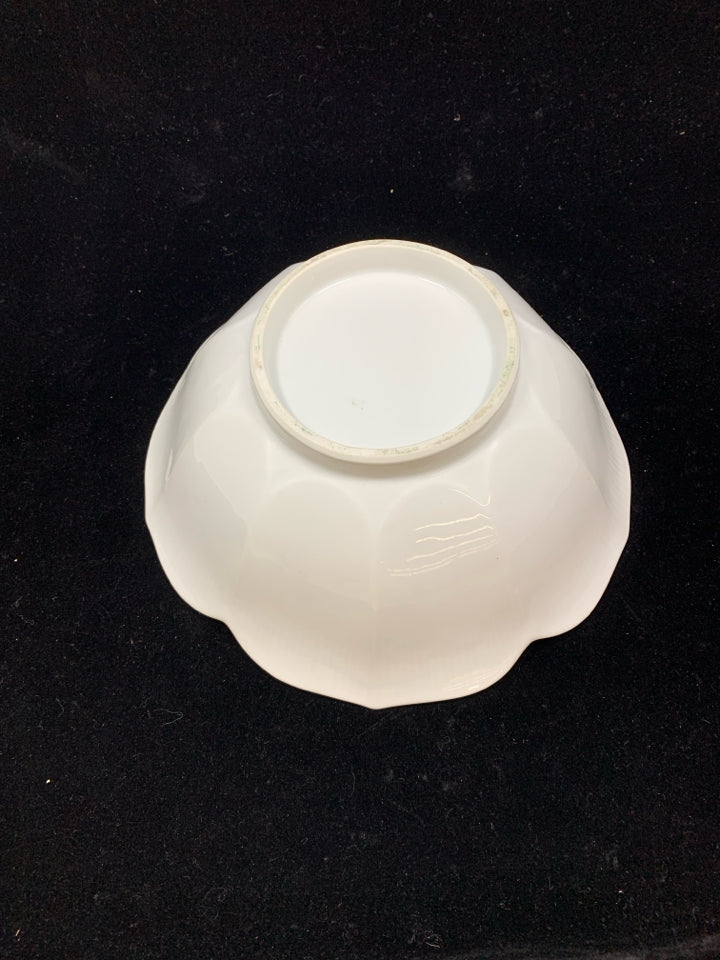 WHITE FLOWER SHAPED BOWL.