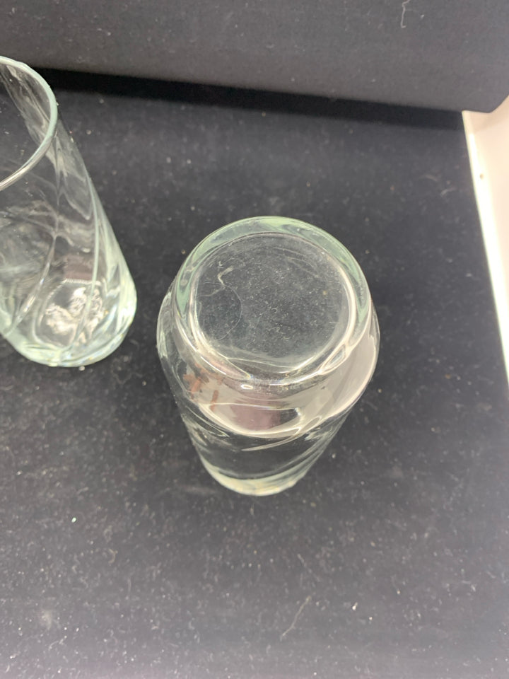 4 GLASS W SWIRL TUMBLERS.