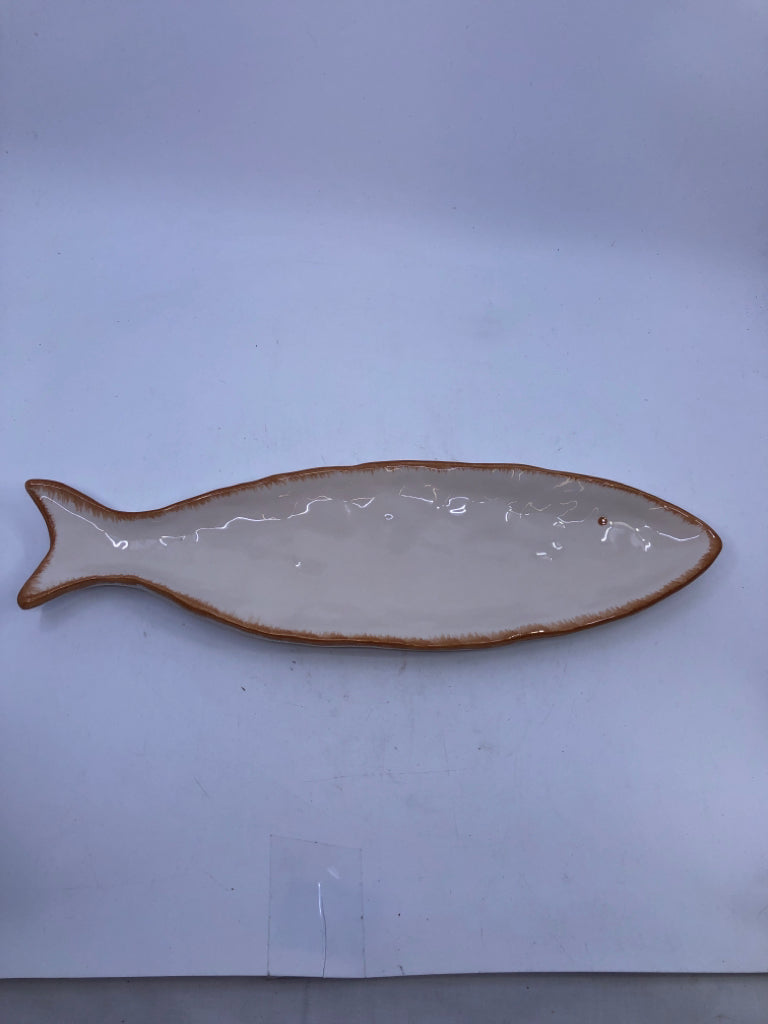 WHITE FISH SERVER W ORANGE RIM.