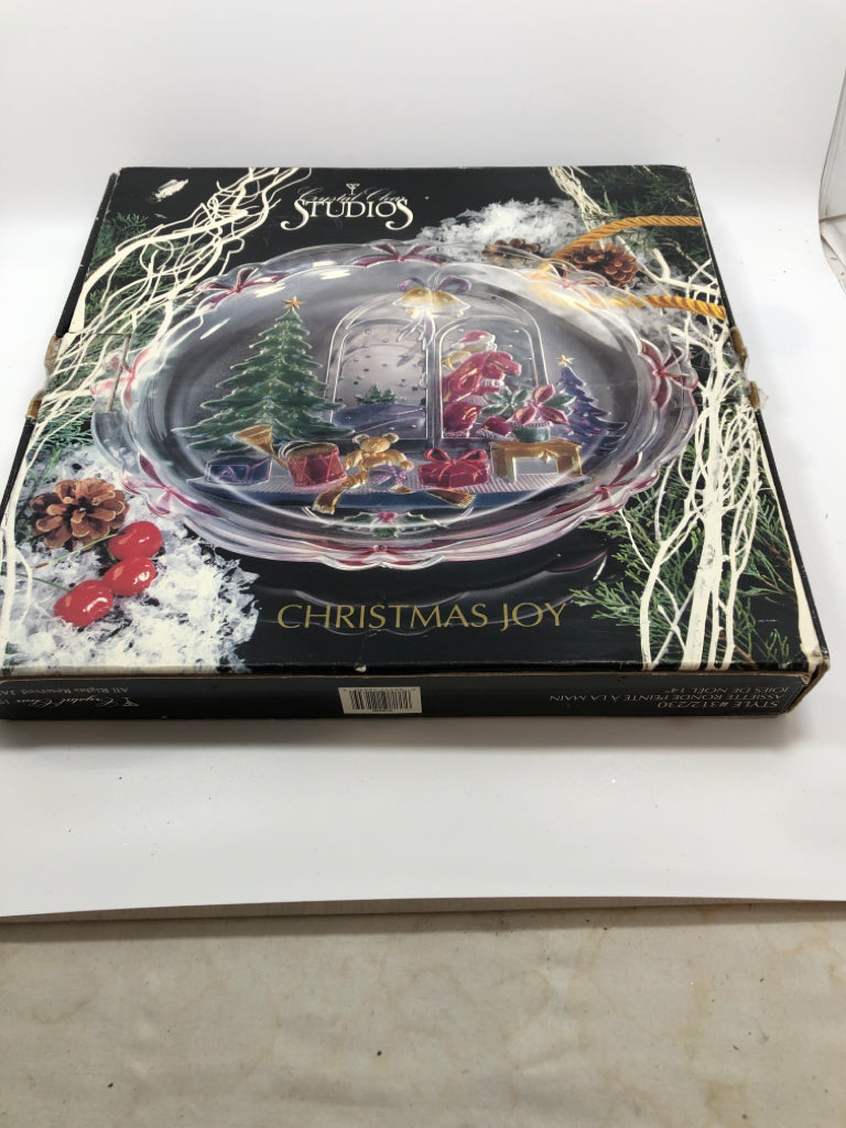 COLORFUL GLASS SERVING PLATE IN BOX.