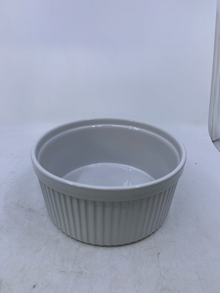 WHITE CIRCLE RIBBED CASSEROLE DISH.
