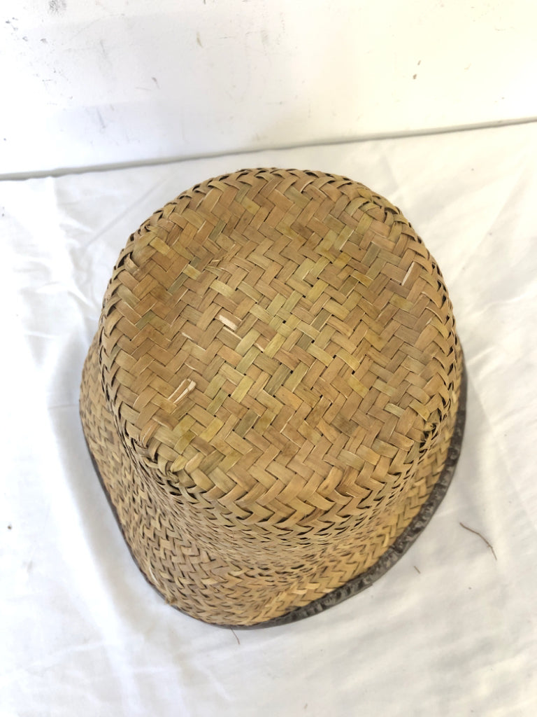 WICKER PLANTER BASKET W/LINER.