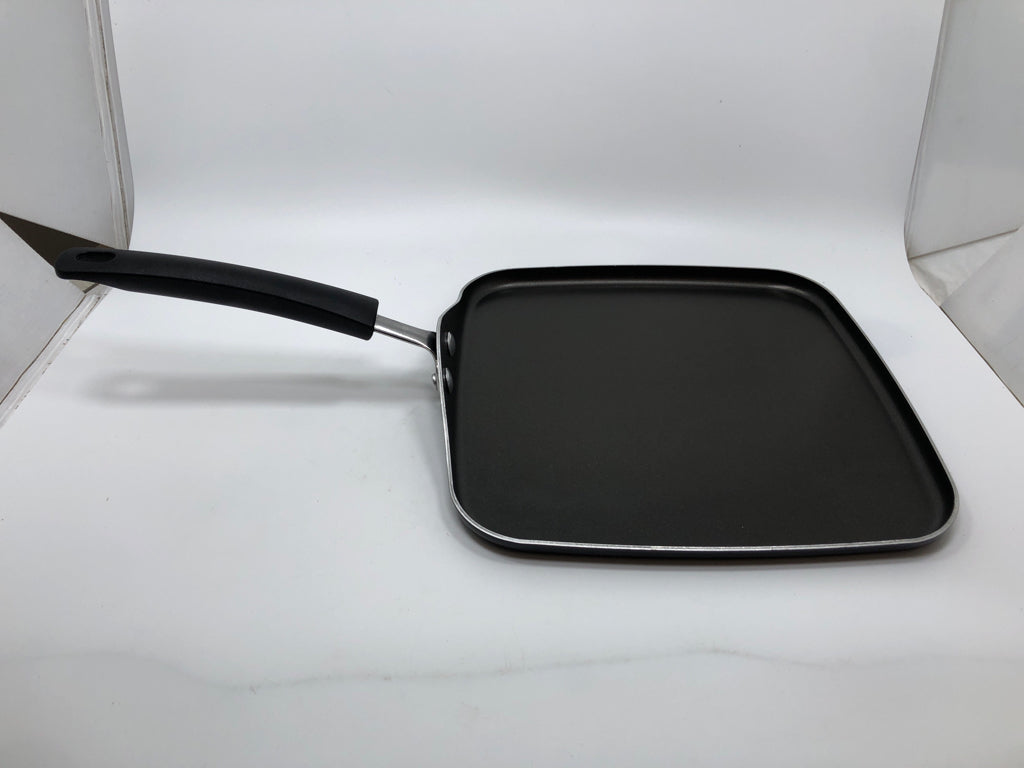 FARBERWARE EASY CLEAN GRIDDLE.