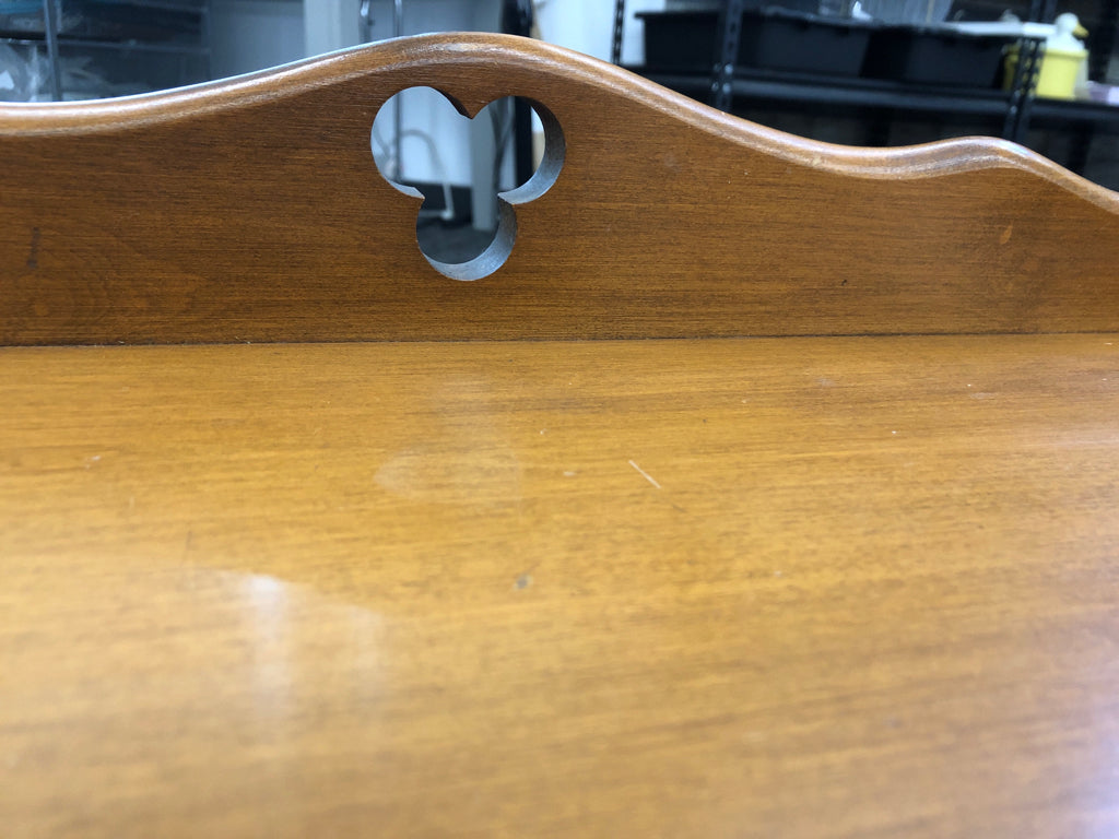 VTG SHORT MAPLE-WOOD COFFEE TABLE.