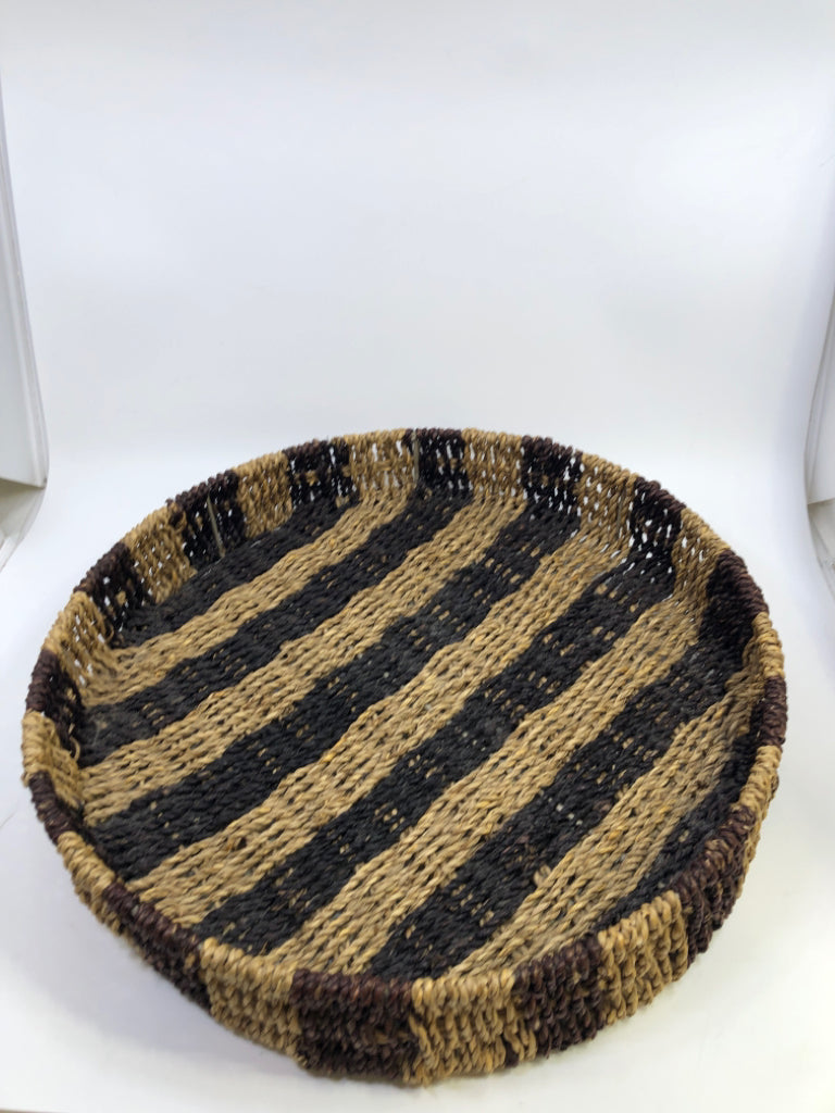 ROUND DARK BROWN & BEIGE BASKET.