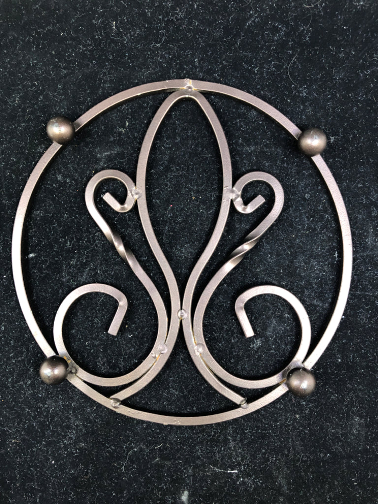 BROWN METAL TRIVET.