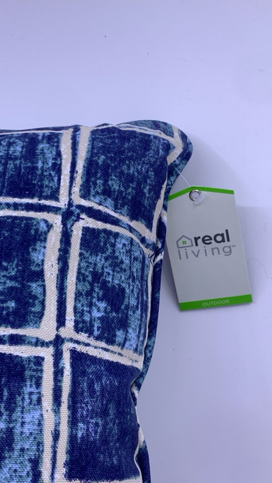 BLUE SQUARE OUTDOOR PILLOW.
