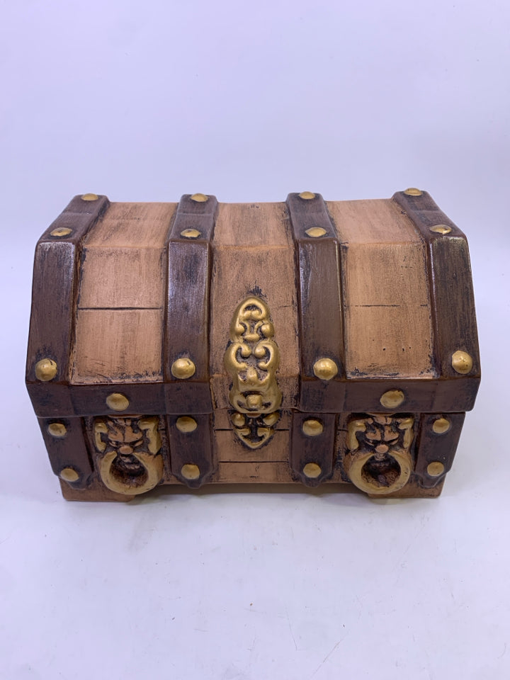 VTG CERAMIC TREASURE CHEST JEWELRY BOX.