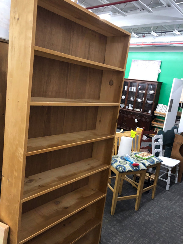 8 SHELF LIGHT PINE BOOKCASE.