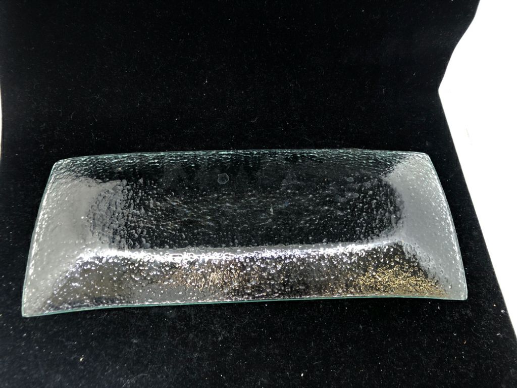 RECTANGLE BUBBLE GLASS TRAY.