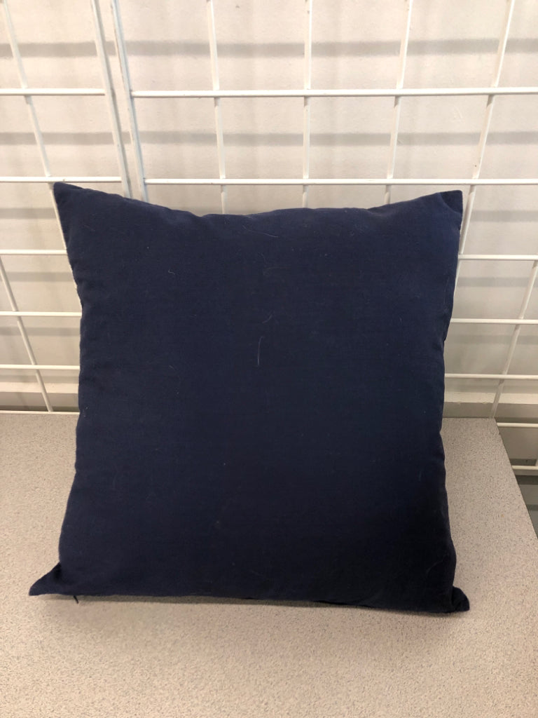 WHITE SWIRL ACCENT PILLOW.