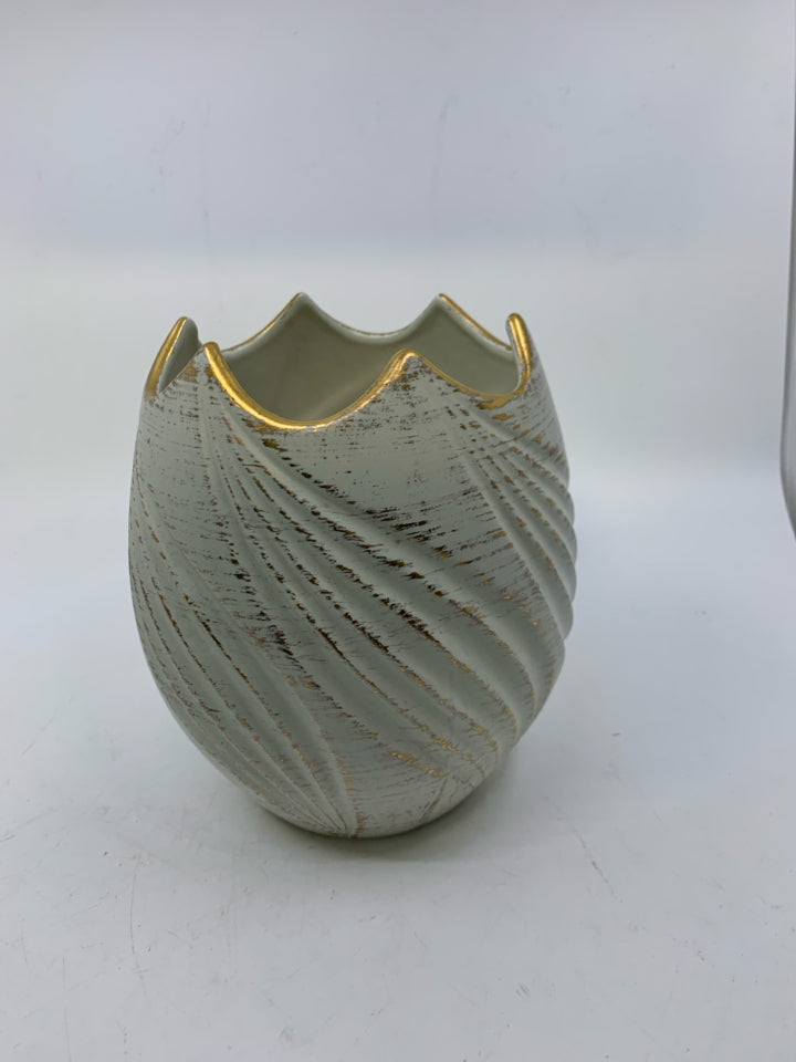VTG TEXTURED TWEED VASE 22K GOLD 4032-S.