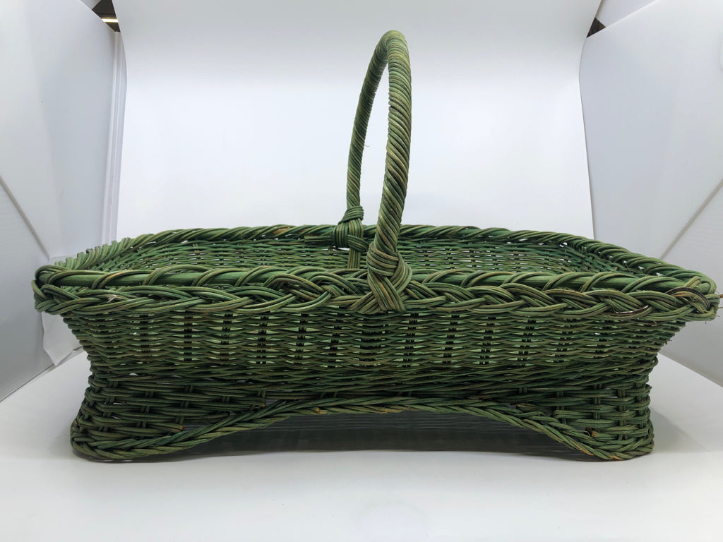 GREEN SHALLOW WOVEN BASKET W HANDLE.