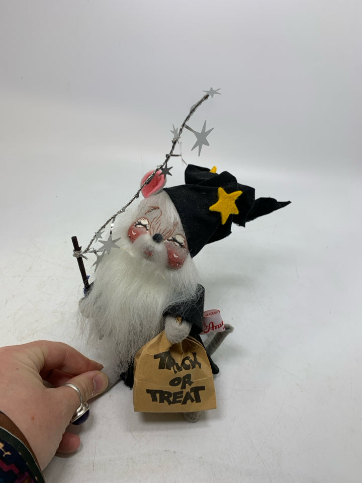 VTG GREY WIZARD MOUSE W/ TRICK OR TREAT BAG 1995.