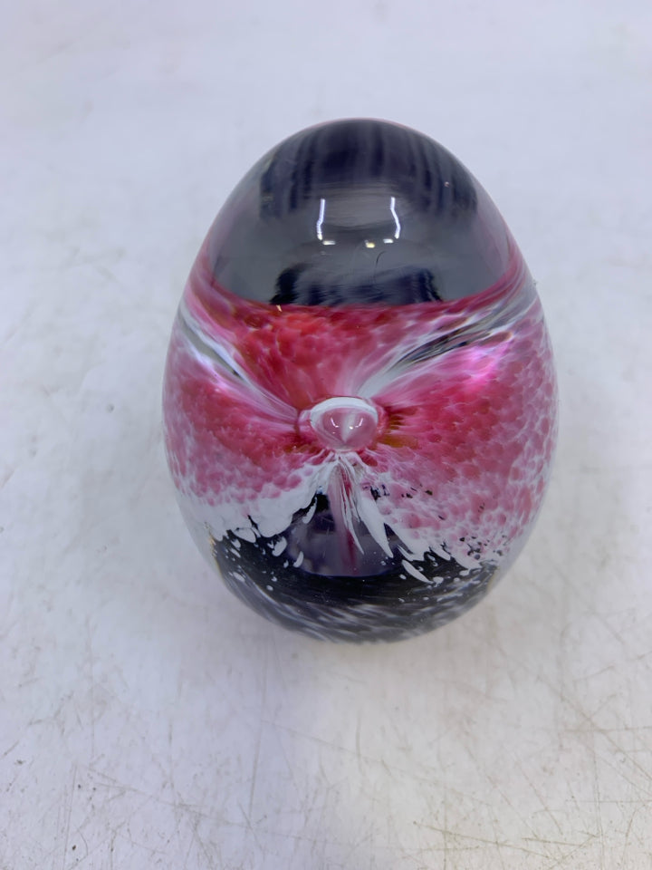 PINK, PURPLE FLOWER EGG SHAPED PAPER WEIGHT.