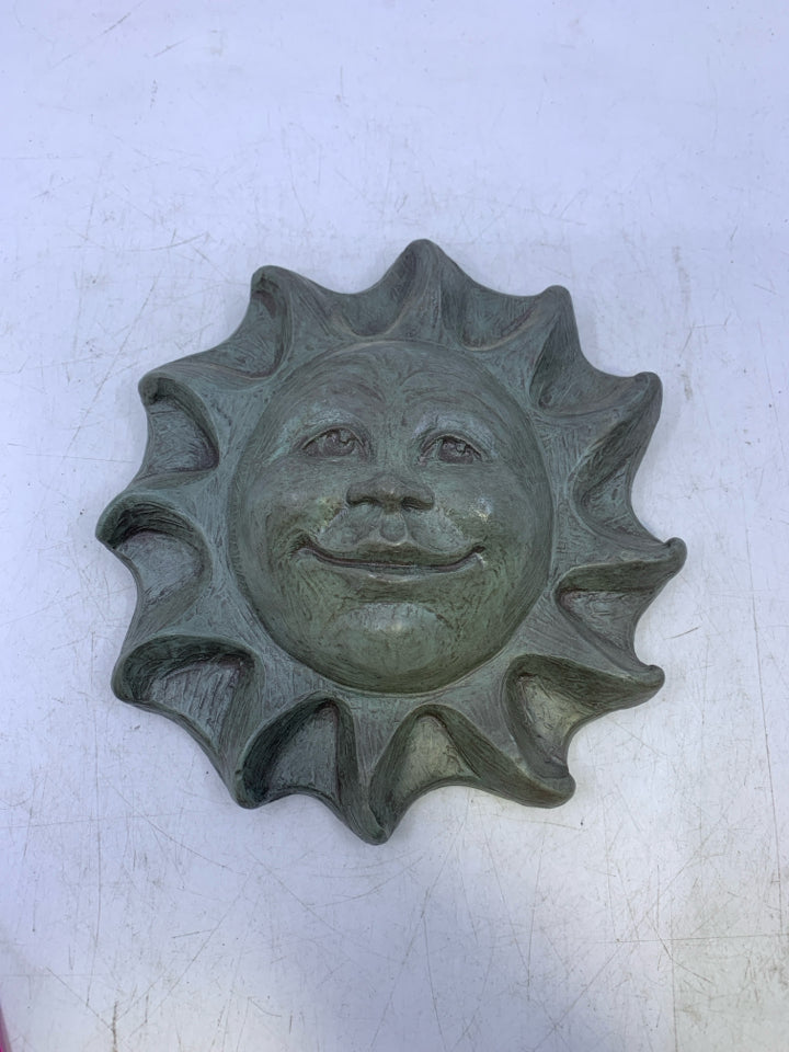 DARK GREEN SUN WITH FACE- ISABEL BLOOM 2005.