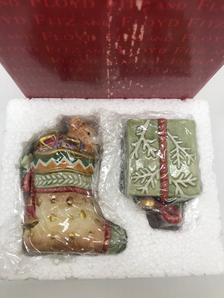 NIB WINTER HOLIDAY STOCKING/PRESENT S+P SHAKERS.