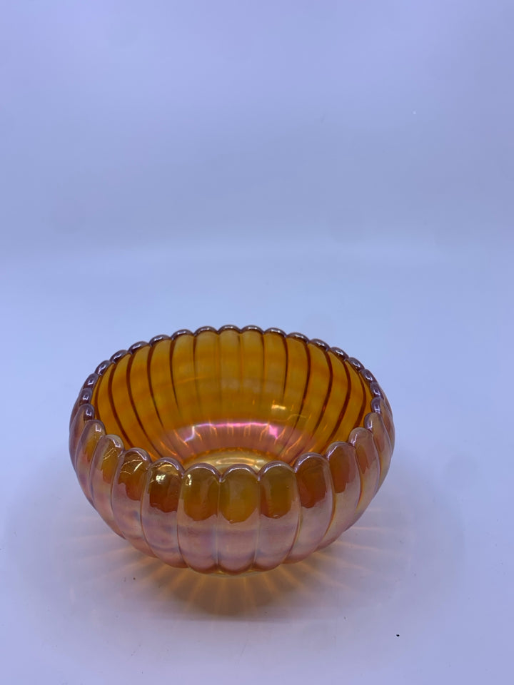 VINTAGE RIBBED CARNIVAL GLASS BOWL W/ SCALLOP EDGE.