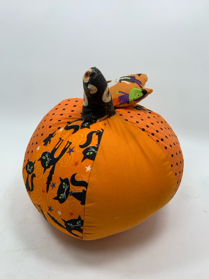 FUNKY CAT CLOTH PUMPKIN.