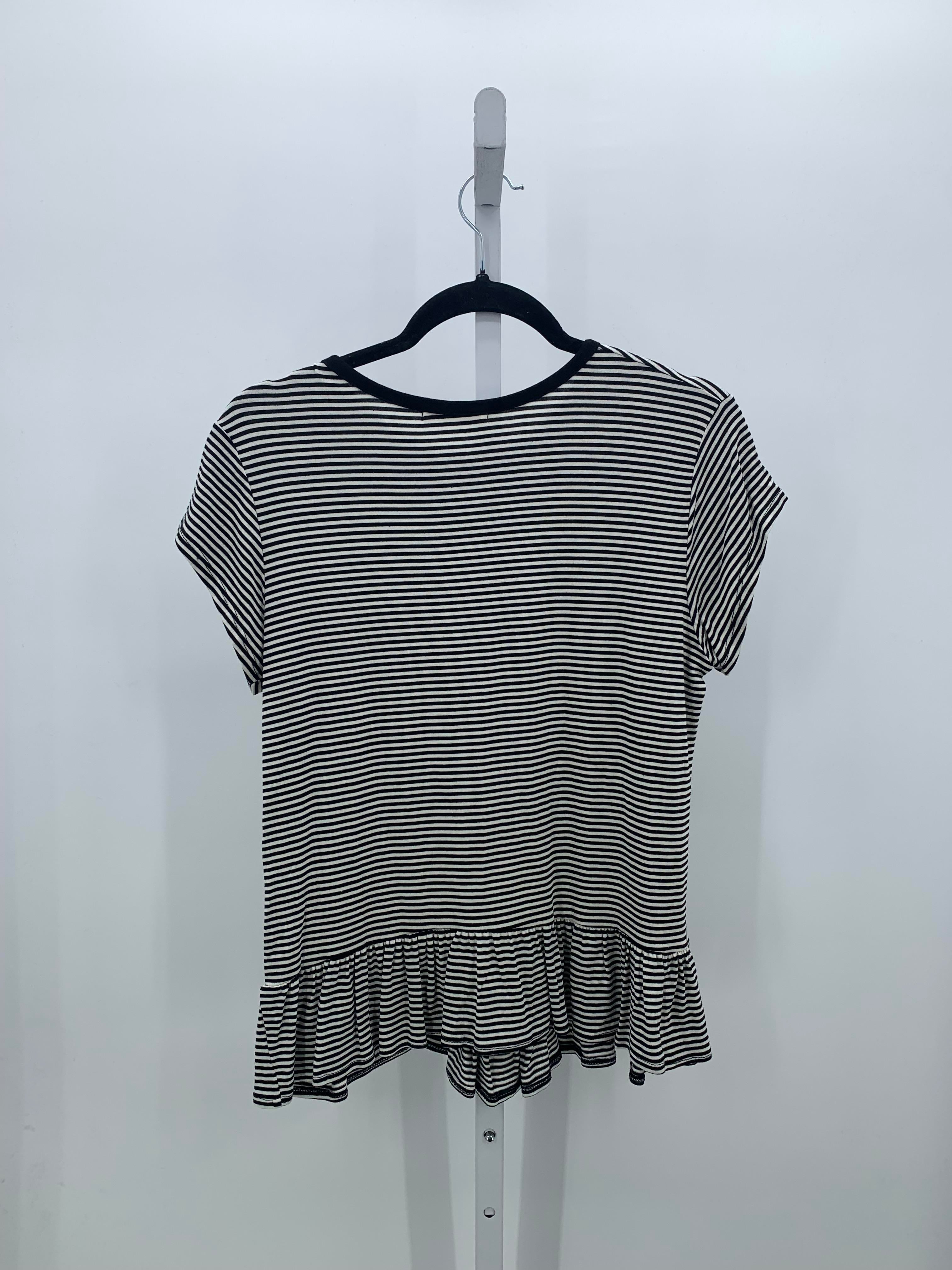 Size Medium Misses Short Sleeve Shirt