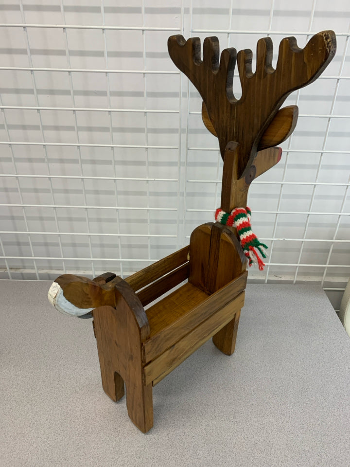WOODEN REINDEER WITH SCARF.