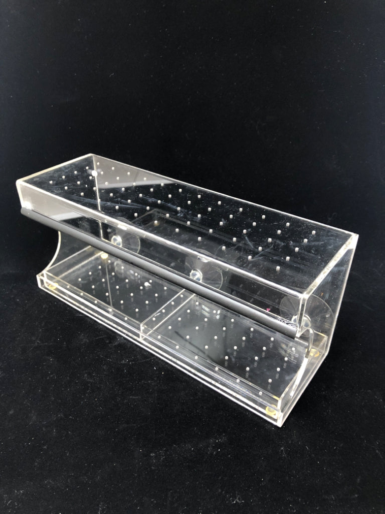 SUCTION CUP WINDOW BIRD FEEDER.